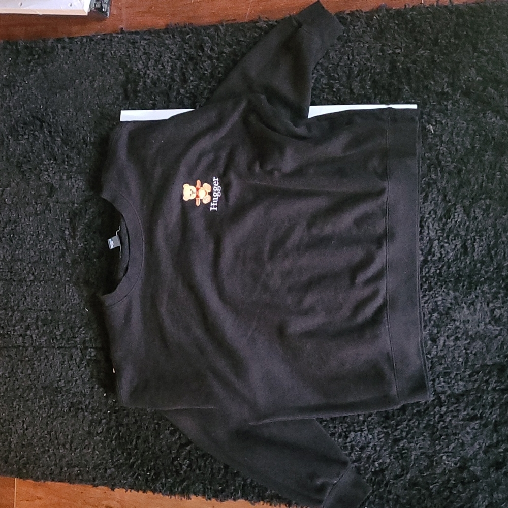 Black Forever 21 crew neck sweater